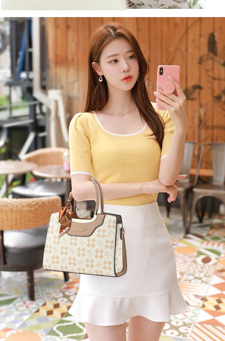 Butterfly Elegance Handbag – Grace in Every Detail