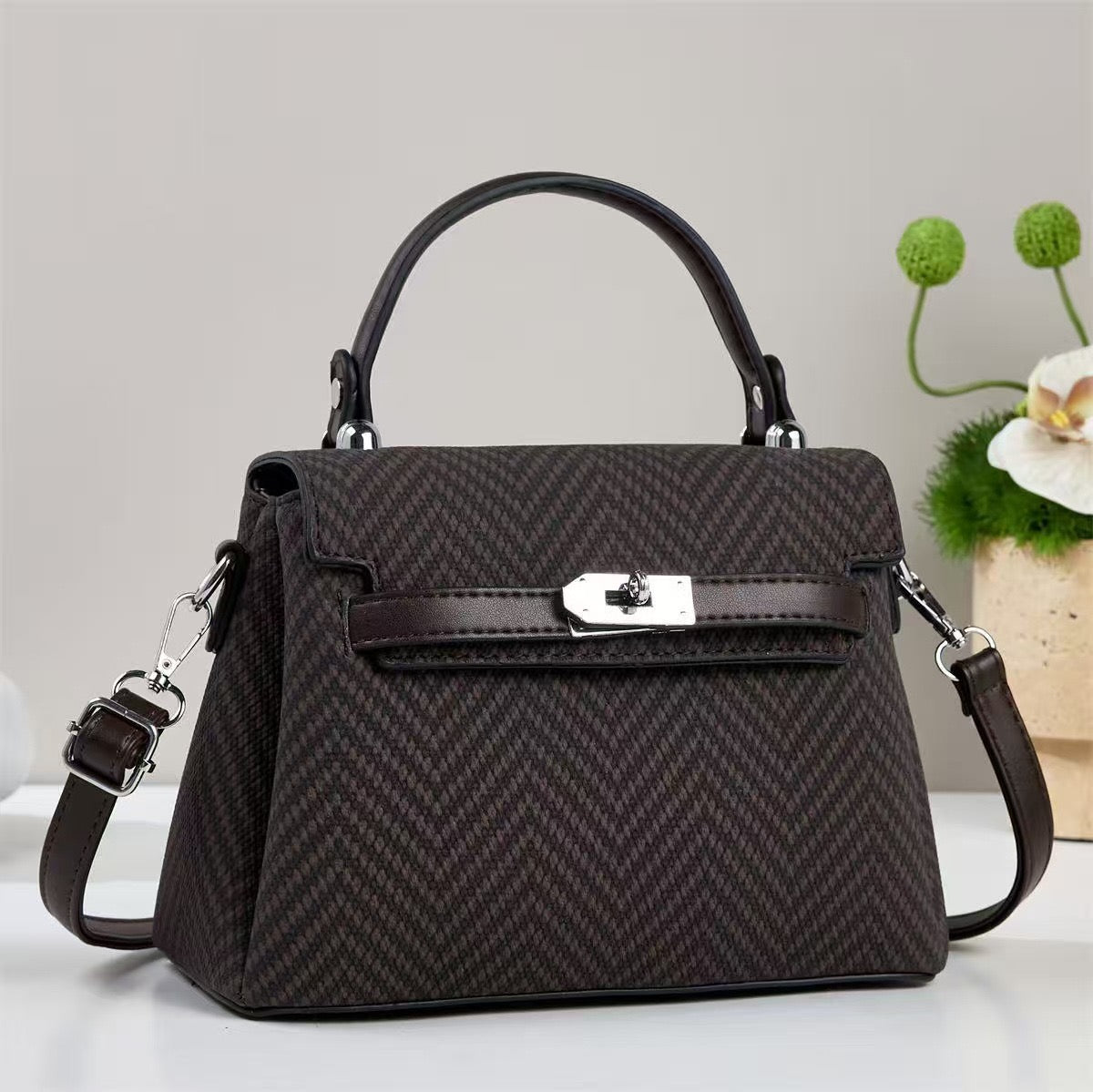 Clasp Chic” Structured Handbag – Available in Multiple Colors