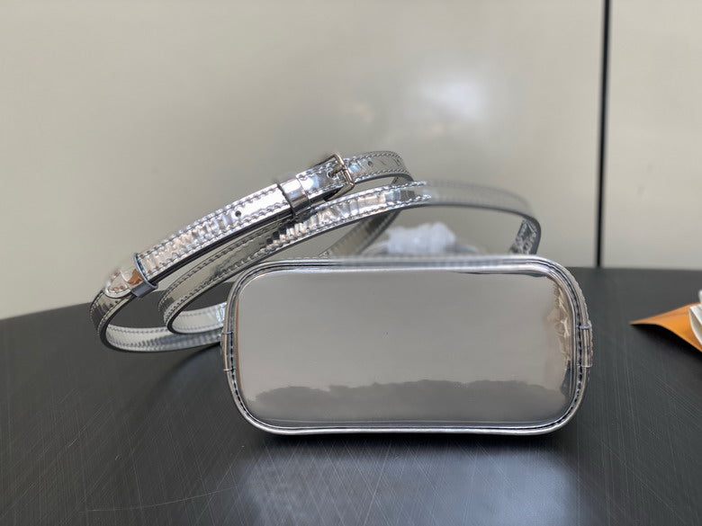 Luxury Louis Vuitton Monogram Chain Handbag