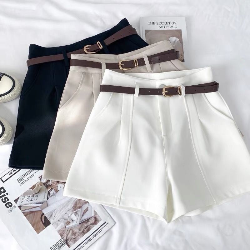 Chic Black High-Waisted Pleated Shorts with Gold Chain Belt ,SShopoza