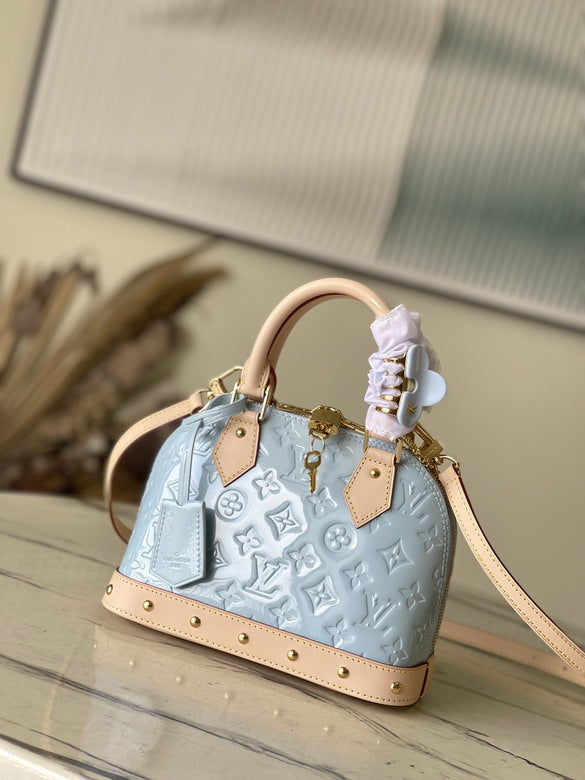 New Louis Vuitton Monogram Chain Handbag