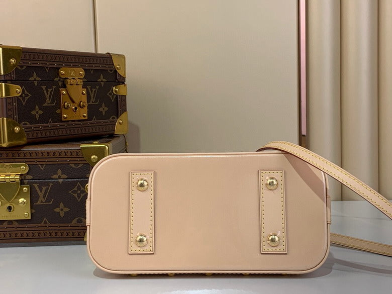 Luxury Louis Vuitton Monogram Chain Handbag