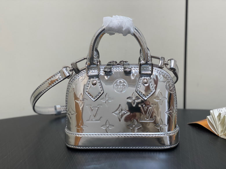 Luxury Louis Vuitton Monogram Chain Handbag