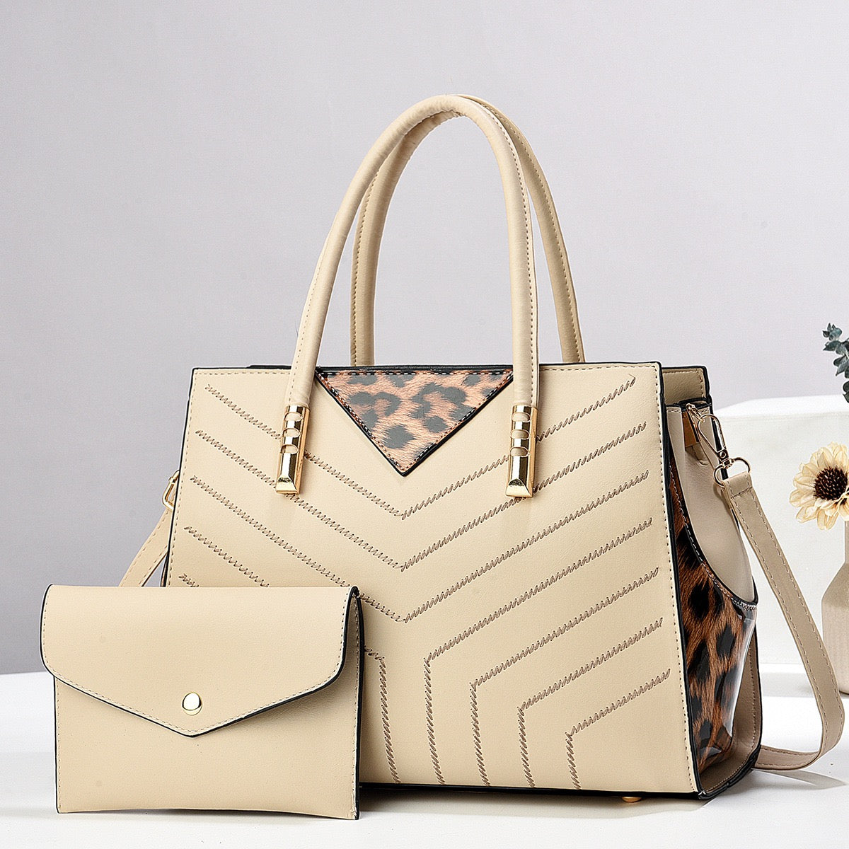 Women’s Handbag with Detachable Pouch – Style Meets Function