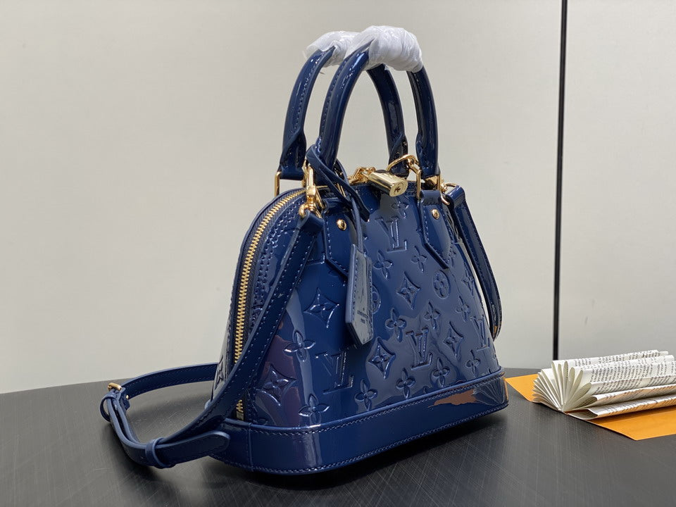Luxury Louis Vuitton Monogram Chain Handbag