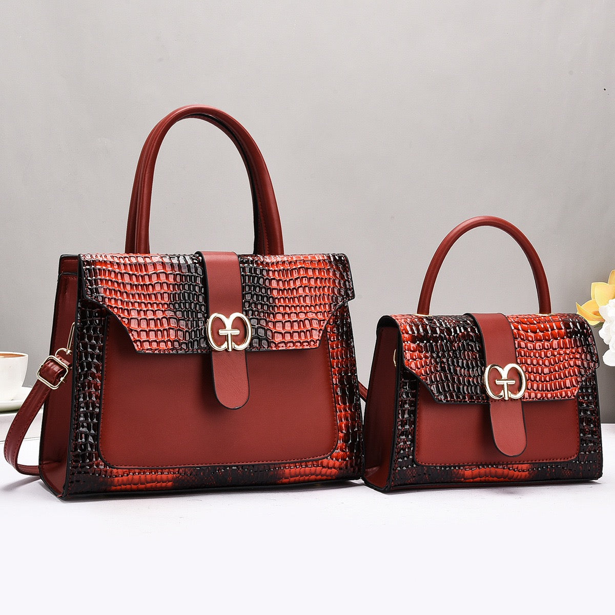 Elegance Handbag with Gold Accents – Sophisticated Style for Every Occasion