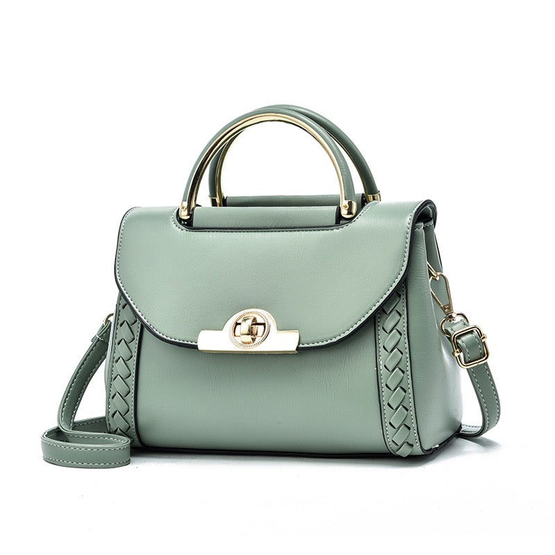 White Elegance Handbag with Gold Accents – Sophisticated Style for Every Occasion