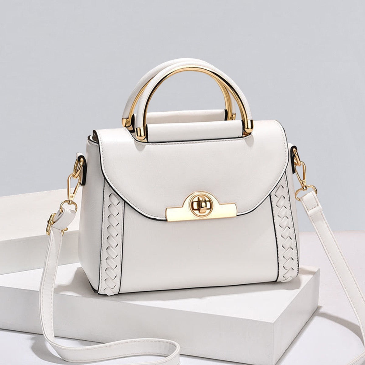 White Elegance Handbag with Gold Accents – Sophisticated Style for Every Occasion