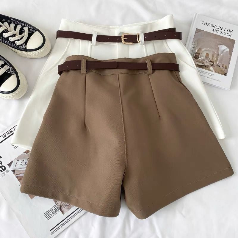 Chic Black High-Waisted Pleated Shorts with Gold Chain Belt ,SShopoza