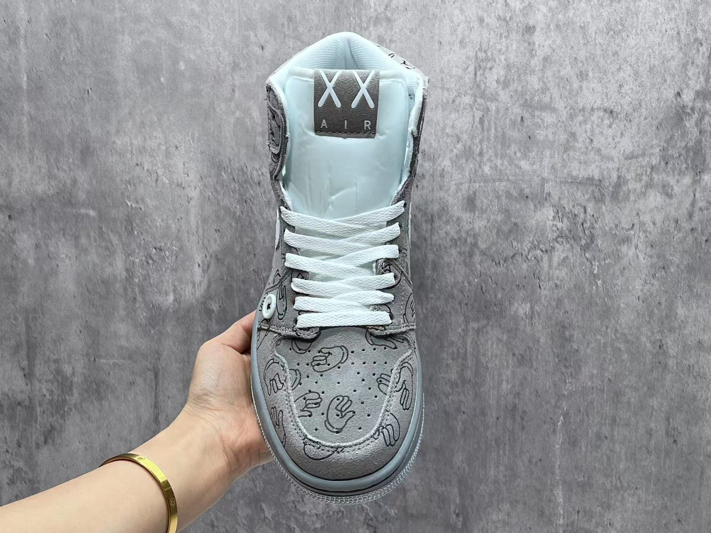 Nike Air x KAWS “XX Grey Hands