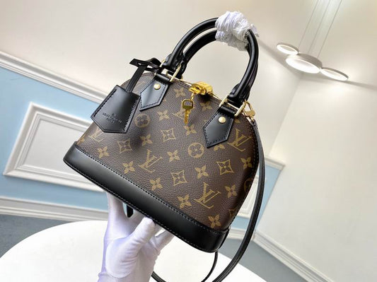 Louis Vuitton Monogram Chain Handbag Luxe