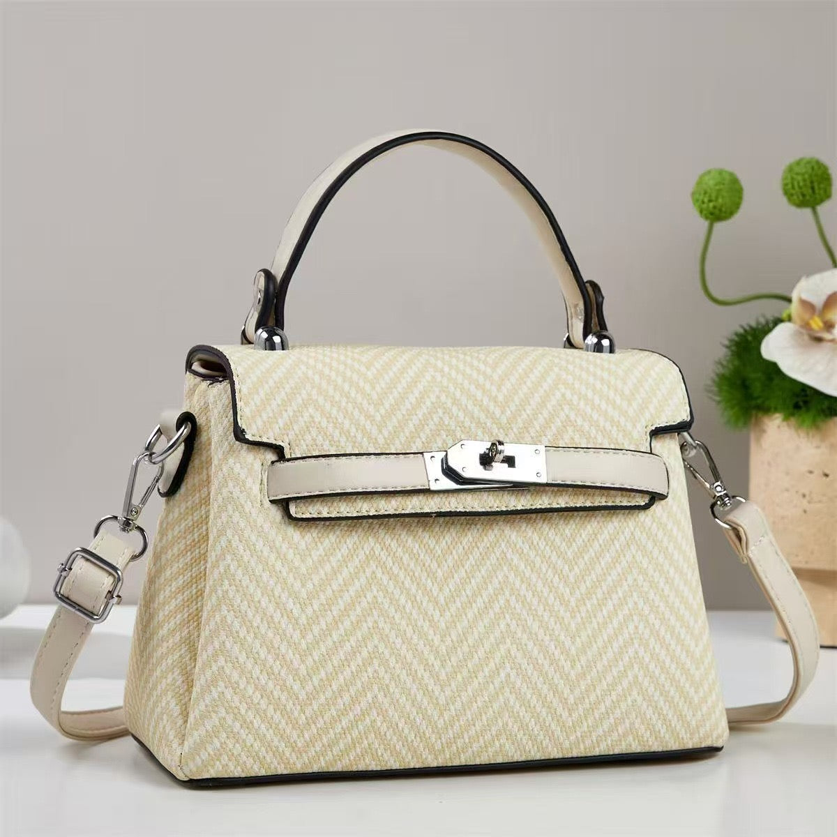 Clasp Chic” Structured Handbag – Available in Multiple Colors