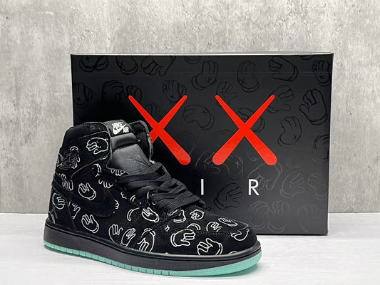 Nike Air x KAWS “XX Hands