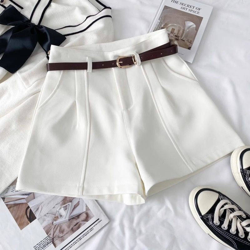 Chic Black High-Waisted Pleated Shorts with Gold Chain Belt ,SShopoza