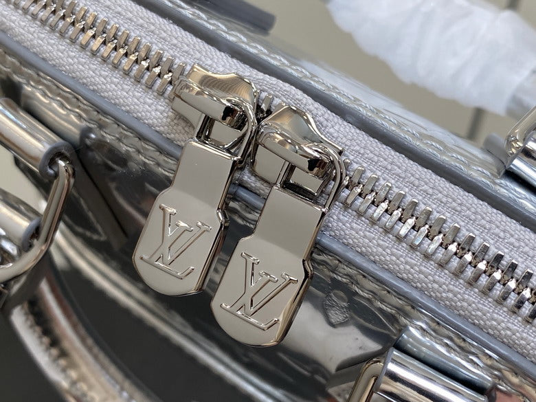 Luxury Louis Vuitton Monogram Chain Handbag