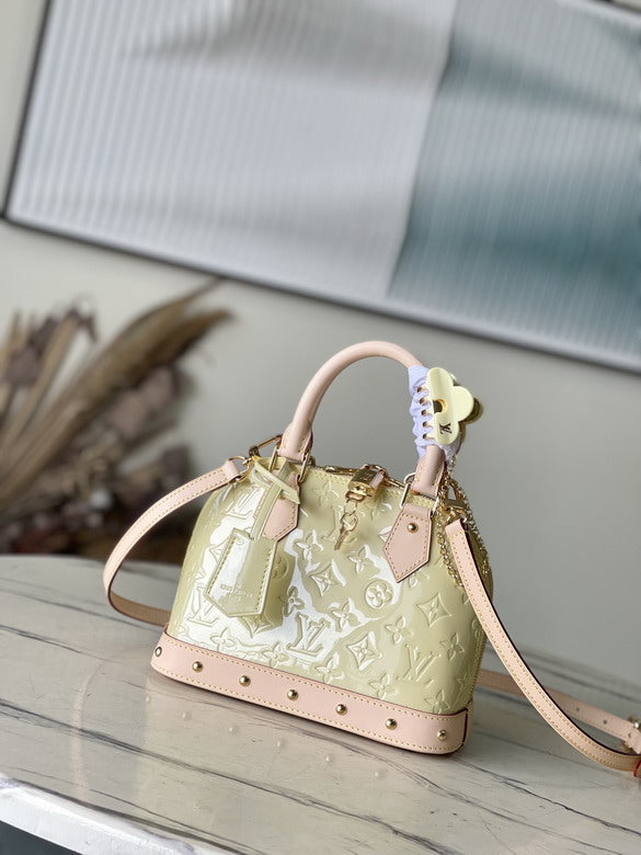 New Louis Vuitton Monogram Chain Handbag