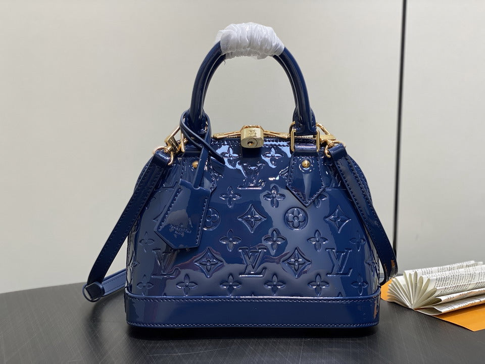 Luxury Louis Vuitton Monogram Chain Handbag