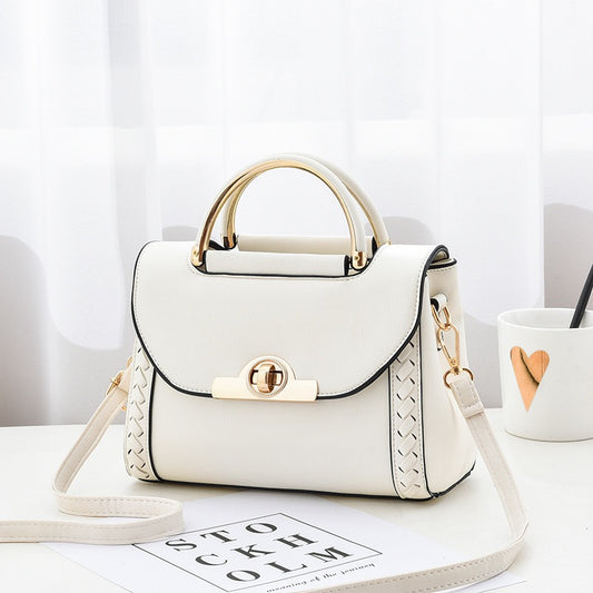 White Elegance Handbag with Gold Accents – Sophisticated Style for Every Occasion