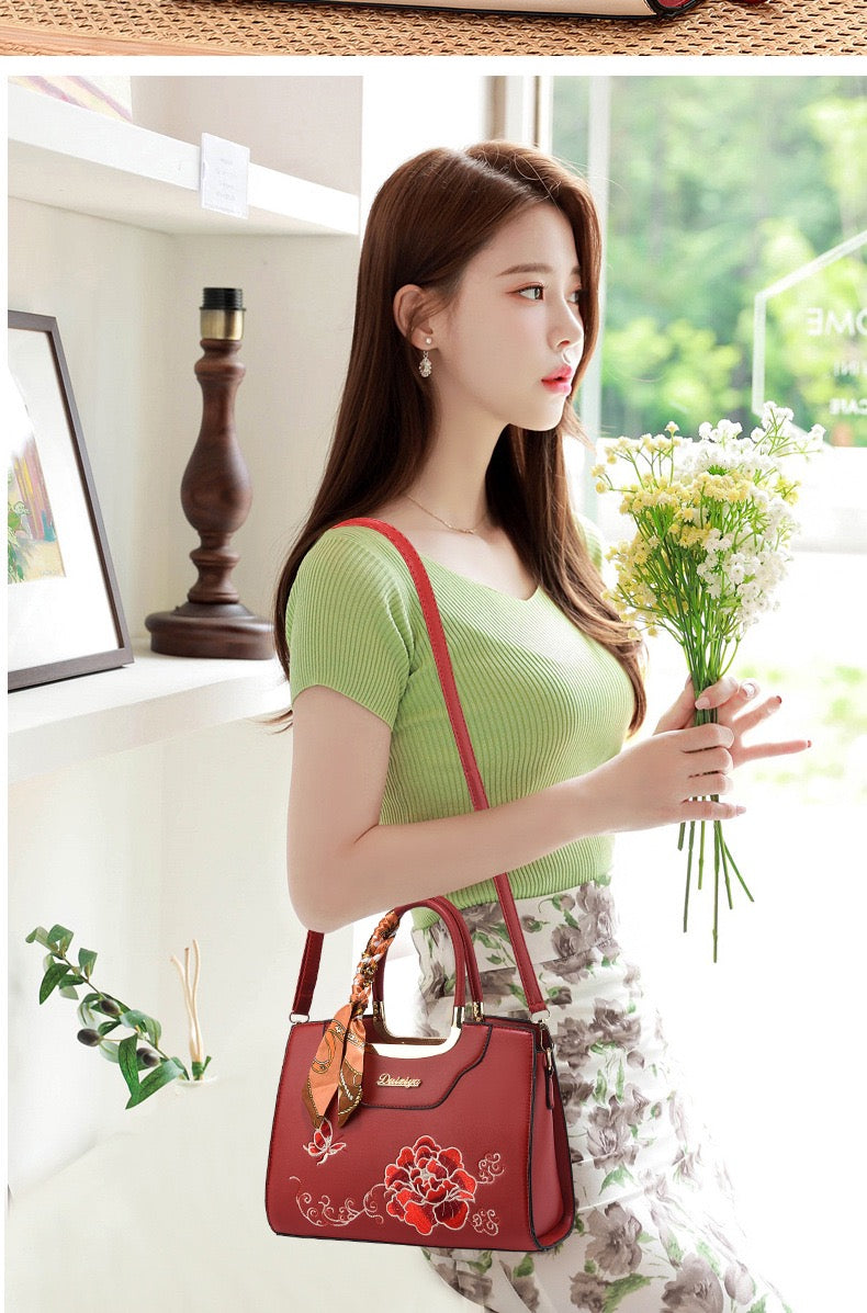 Butterfly Elegance Handbag – Grace in Every Detail